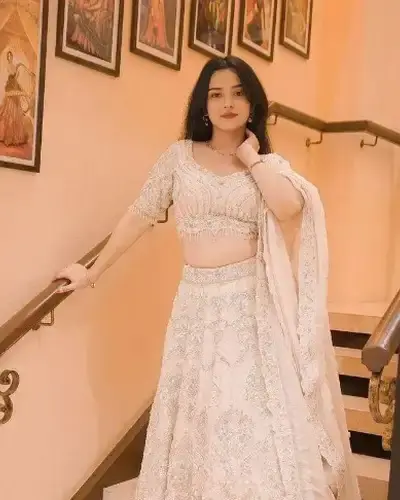 Escort Auli